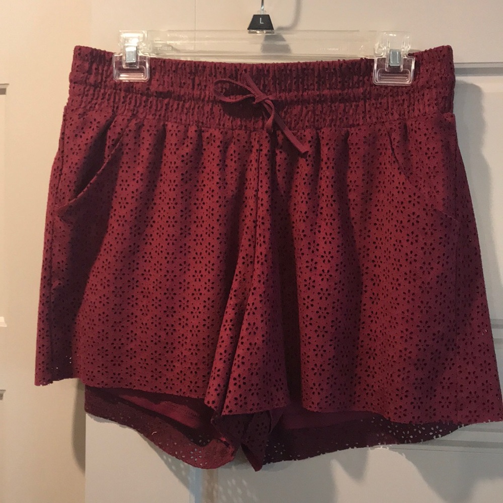 Burgundy felt detailed shorts